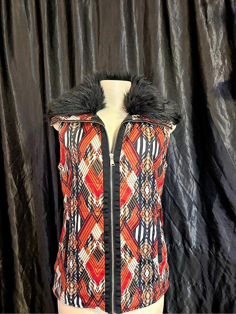 Rafaella Geometric Puffer Vest in Red & Black Size Medium Like New